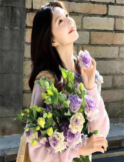 媚香楼主不同导演版本比较现象级的：艺术风格差异经济分析